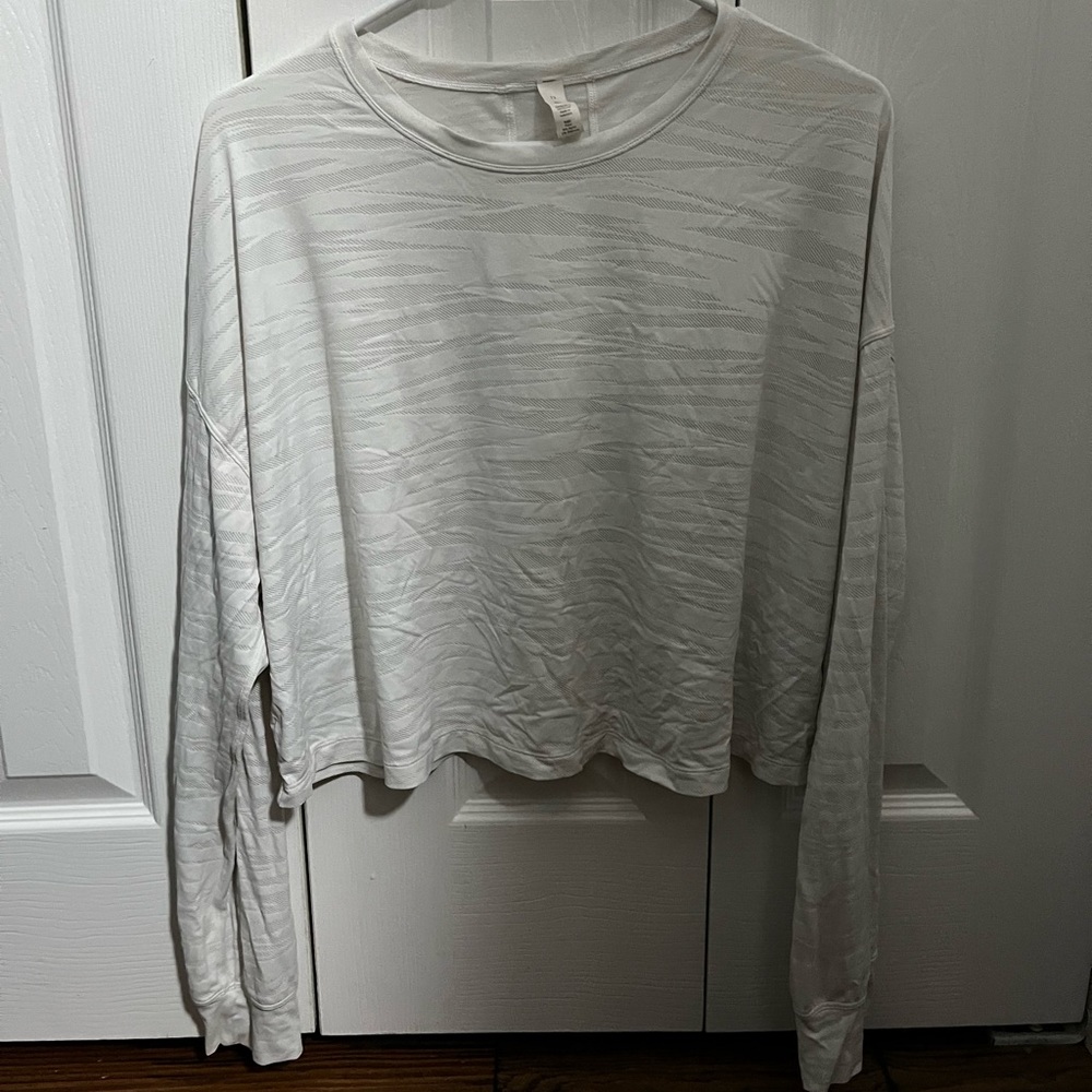 Size 12 white lululemon crop top. Style: tiger mesh